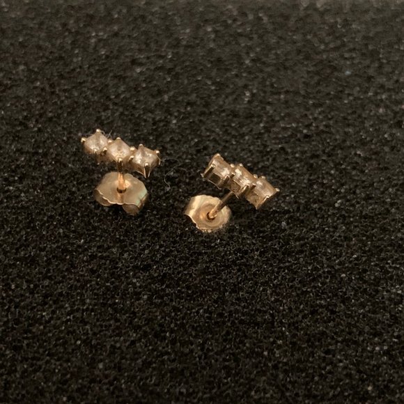 Mejuri 14k Gold Topaz Bar Studs - Picture 7 of 10